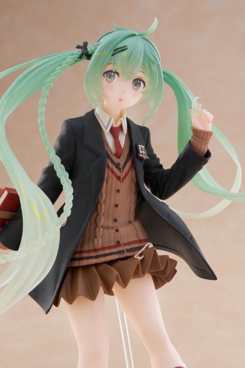IN-STOCK Taito - Character Vocal Series 01: Hatsune Miku - Hatsune Miku Fashion: Preppy Ver.