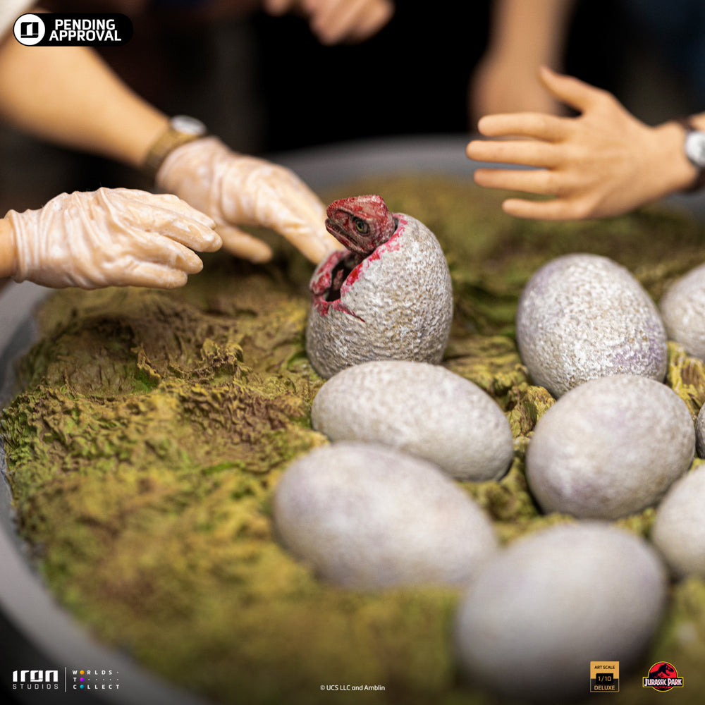 PRE-ORDER Iron Studios - Art Scale - Jurassic Park - Deluxe Dino Hatching 1/10