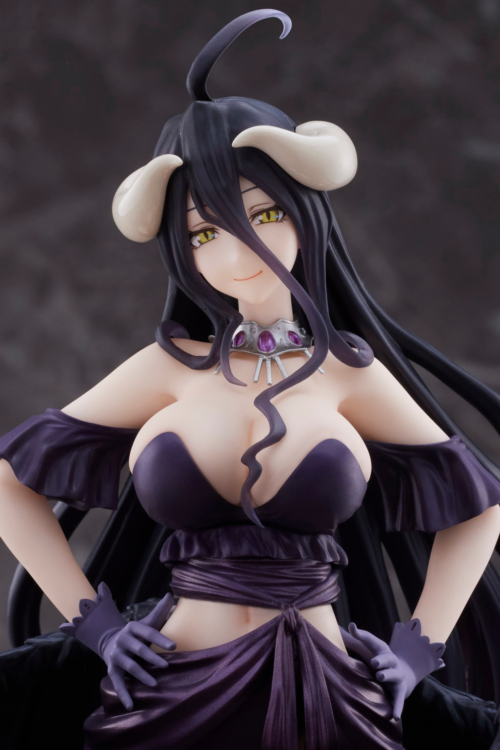 PRE-ORDER Overlord IV AMP+ Figure - Albedo: Black Dress Ver.