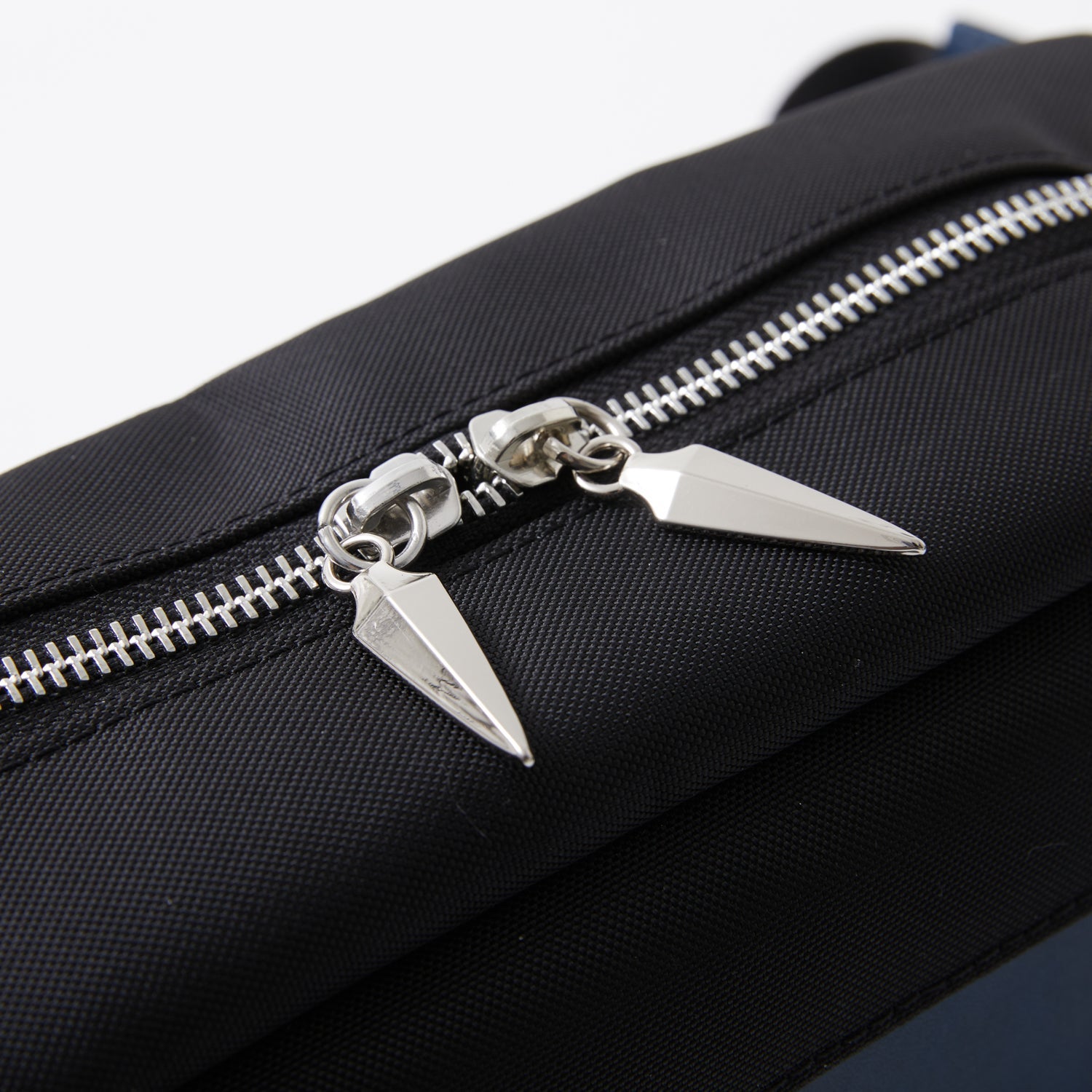 SPECIAL ORDER Super Groupies - Arknights - Skadi Model Body Bag [JP]