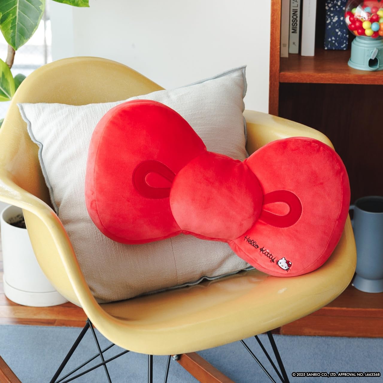 BACK-ORDER Takarajimasha - Hello Kitty Fluffy Ribbon Cushion Book