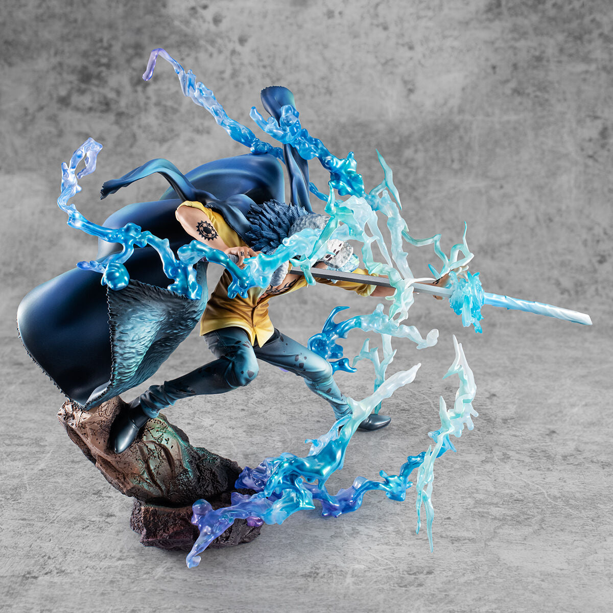 PRE-ORDER MegaHouse - Portrait.Of.Pirates ONE PIECE WA-MAXIMUM - The Surgeon of Death: Trafalgar Law [Awaken]