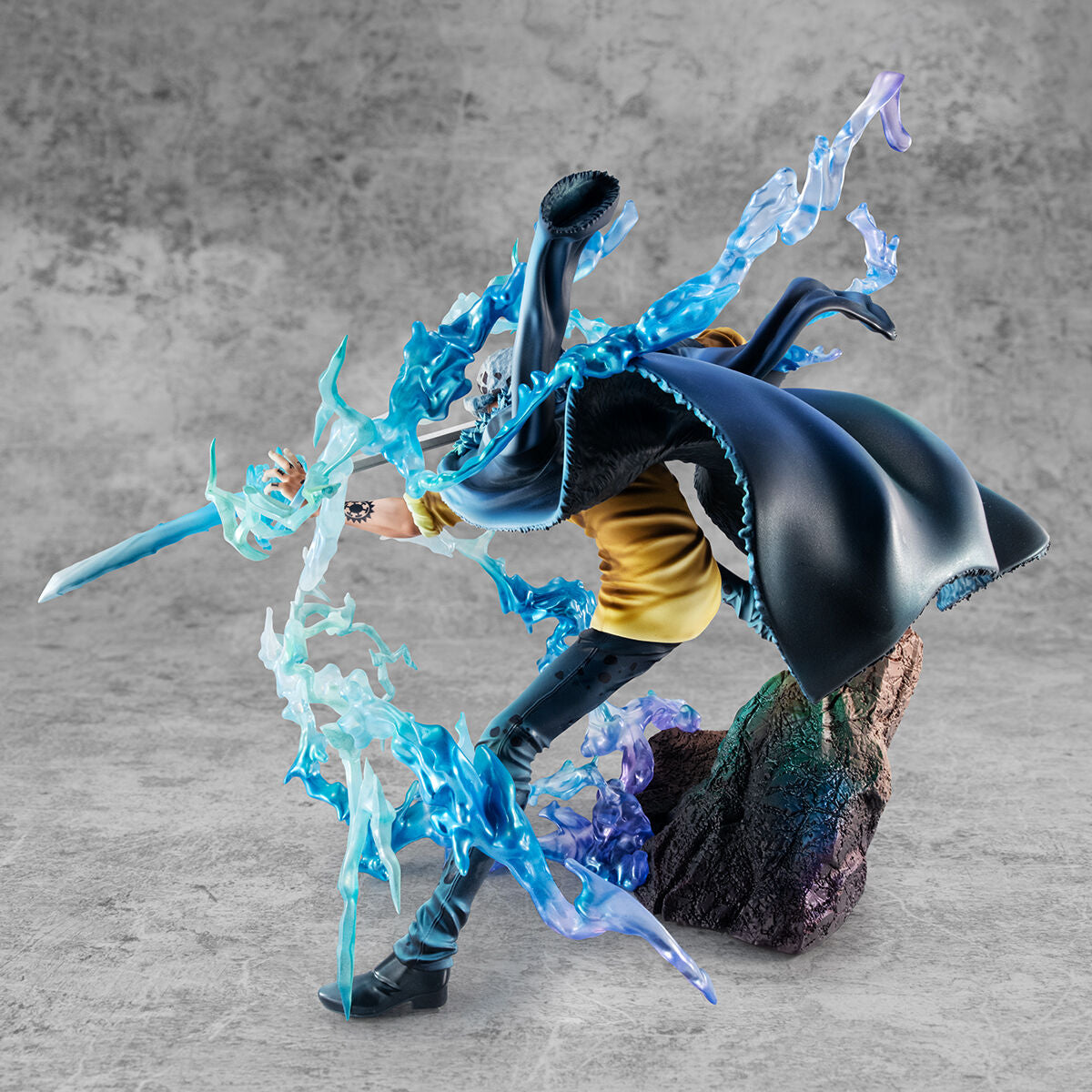 PRE-ORDER MegaHouse - Portrait.Of.Pirates ONE PIECE WA-MAXIMUM - The Surgeon of Death: Trafalgar Law [Awaken]
