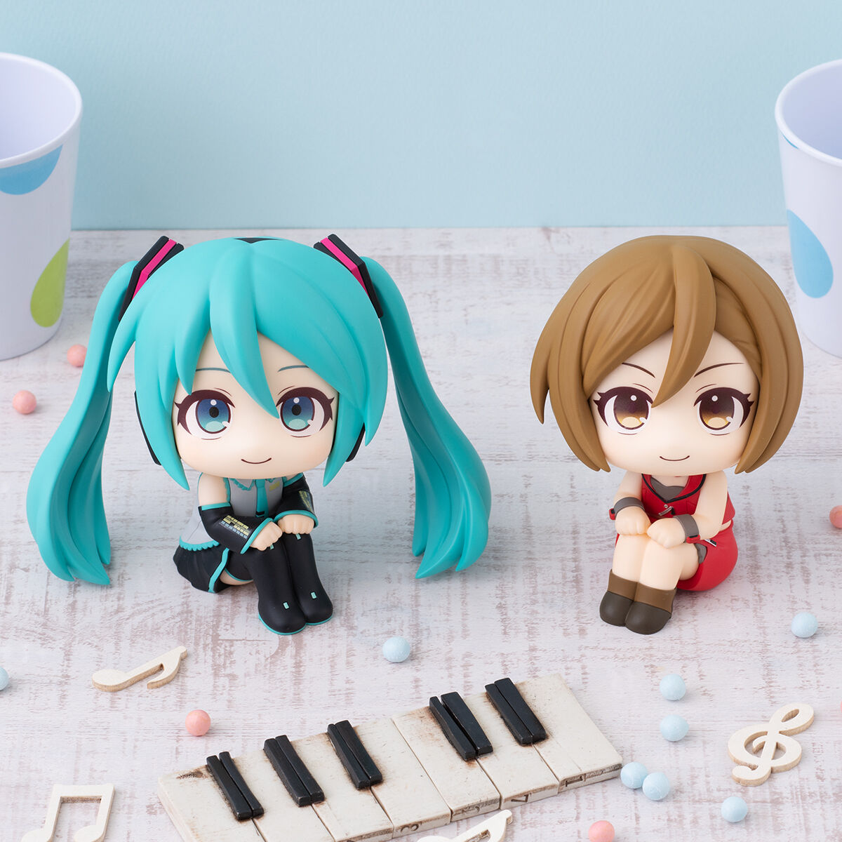 PRE-ORDER MegaHouse - Look Up - VOCALOID - Hatsune Miku & MEIKO Set [EXCLUSIVE]