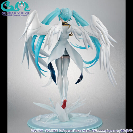 PRE-ORDER MegaHouse - Lucrea Mobile Suit Gundam 45th Anniversary x Hatsune Miku - Hatsune Miku x Wing Gundam Zero EW