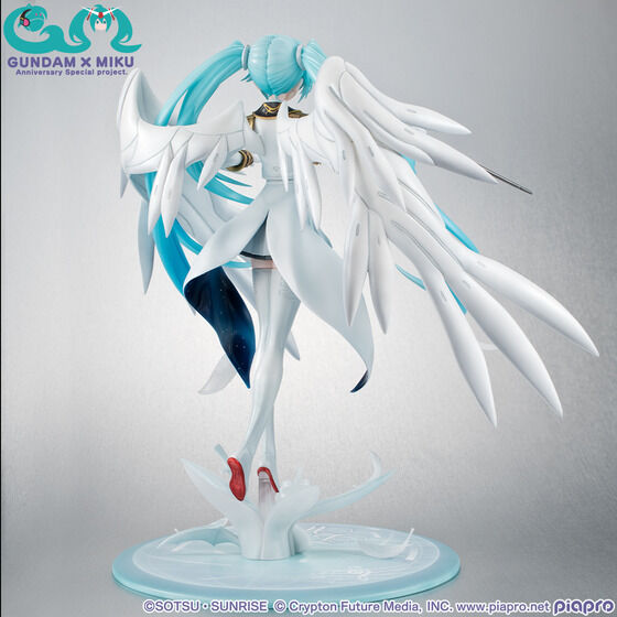 PRE-ORDER MegaHouse - Lucrea Mobile Suit Gundam 45th Anniversary x Hatsune Miku - Hatsune Miku x Wing Gundam Zero EW