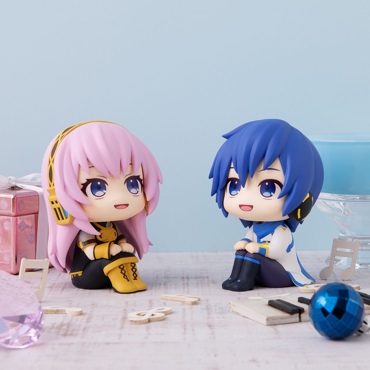 PRE-ORDER MegaHouse - Look Up - VOCALOID - Megurine Luka & KAITO Set [EXCLUSIVE]