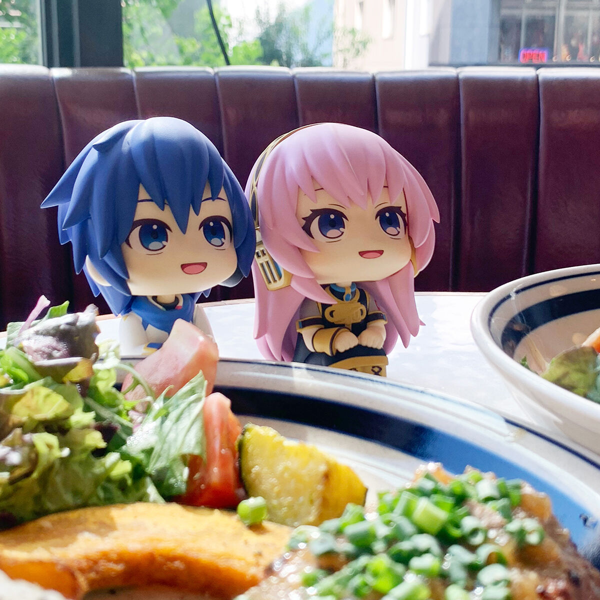 PRE-ORDER MegaHouse - Look Up - VOCALOID - Megurine Luka & KAITO Set [EXCLUSIVE]