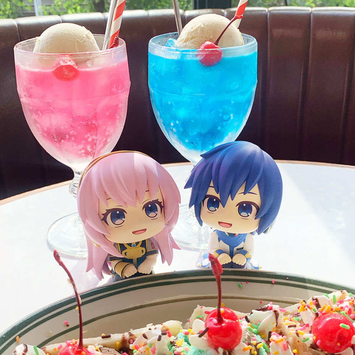 PRE-ORDER MegaHouse - Look Up - VOCALOID - Megurine Luka & KAITO Set [EXCLUSIVE]