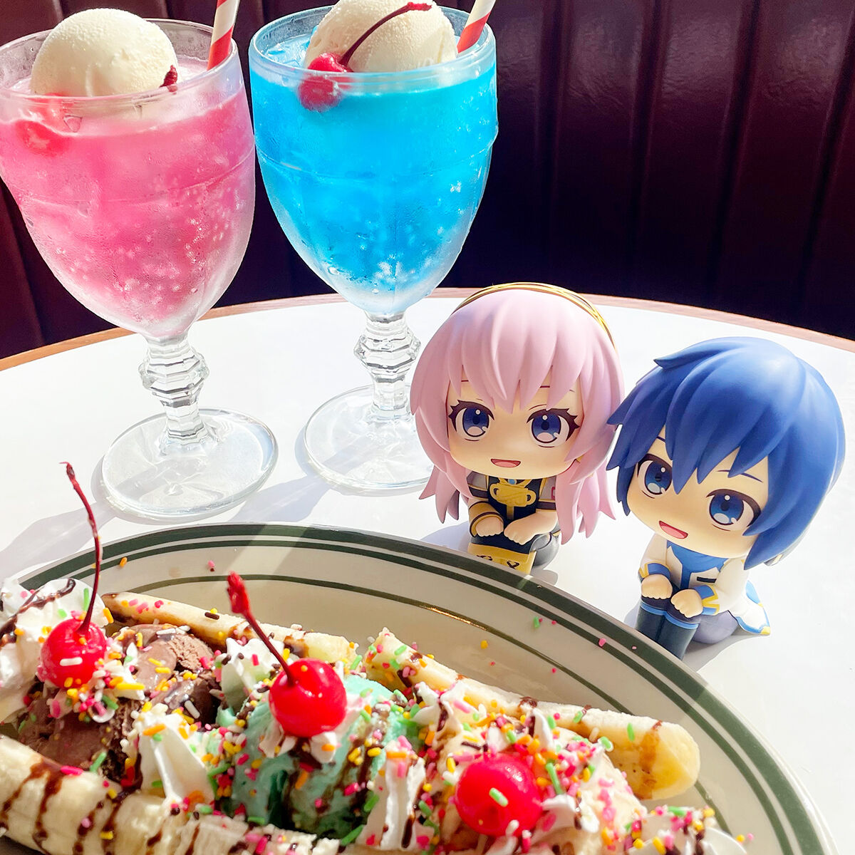 PRE-ORDER MegaHouse - Look Up - VOCALOID - Megurine Luka & KAITO Set [EXCLUSIVE]