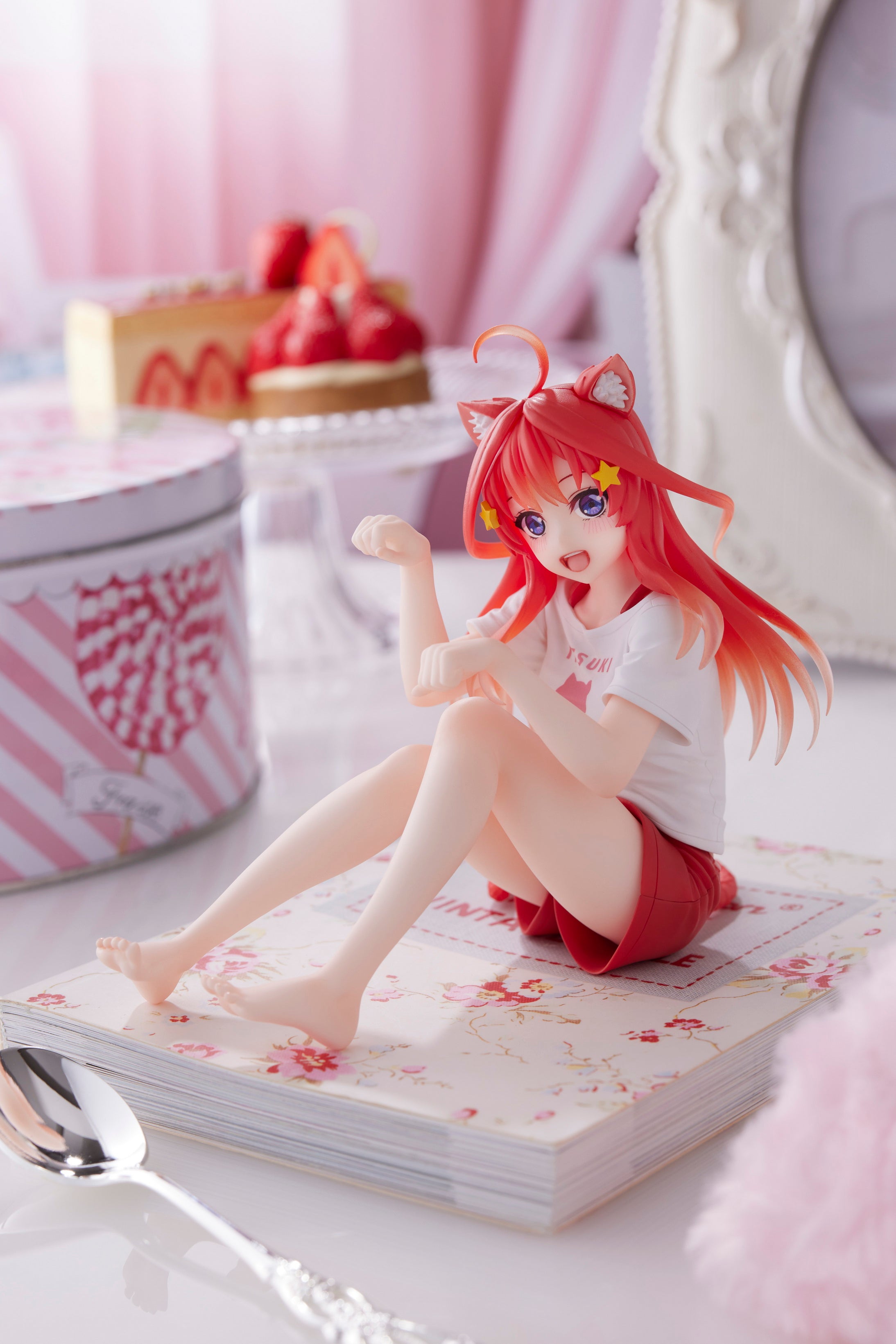 PRE-ORDER Taito - The Quintessential Quintuplets 2 Desktop Cute Figure - Itsuki Nakano: Newly Written Cat Roomwear Ver.