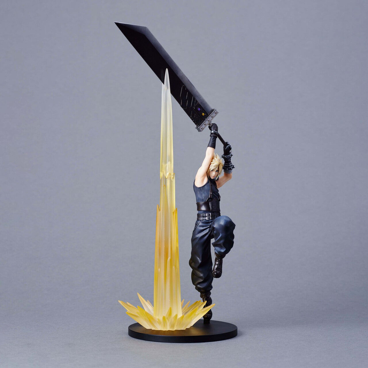 PRE-ORDER Square Enix - FINAL FANTASY VII REBIRTH Statuette - Cloud Strife [INTL]