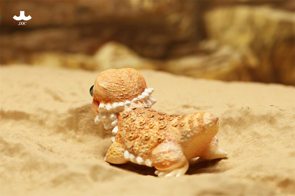 PRE-ORDER JXK - Global Artists Series - Pogona vitticeps (Roshia Ilumi Forest)