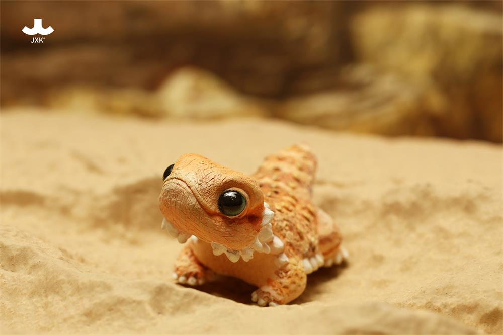 PRE-ORDER JXK - Global Artists Series - Pogona vitticeps (Roshia Ilumi Forest)