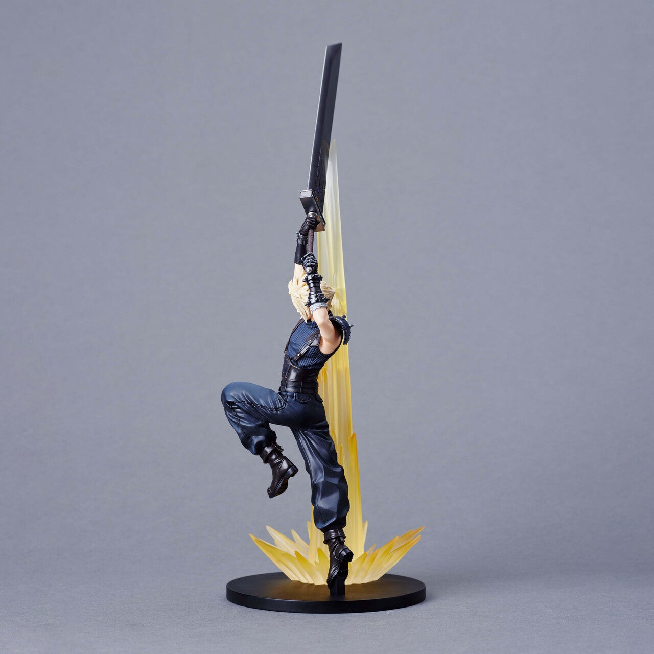 PRE-ORDER Square Enix - FINAL FANTASY VII REBIRTH Statuette - Cloud Strife [INTL]