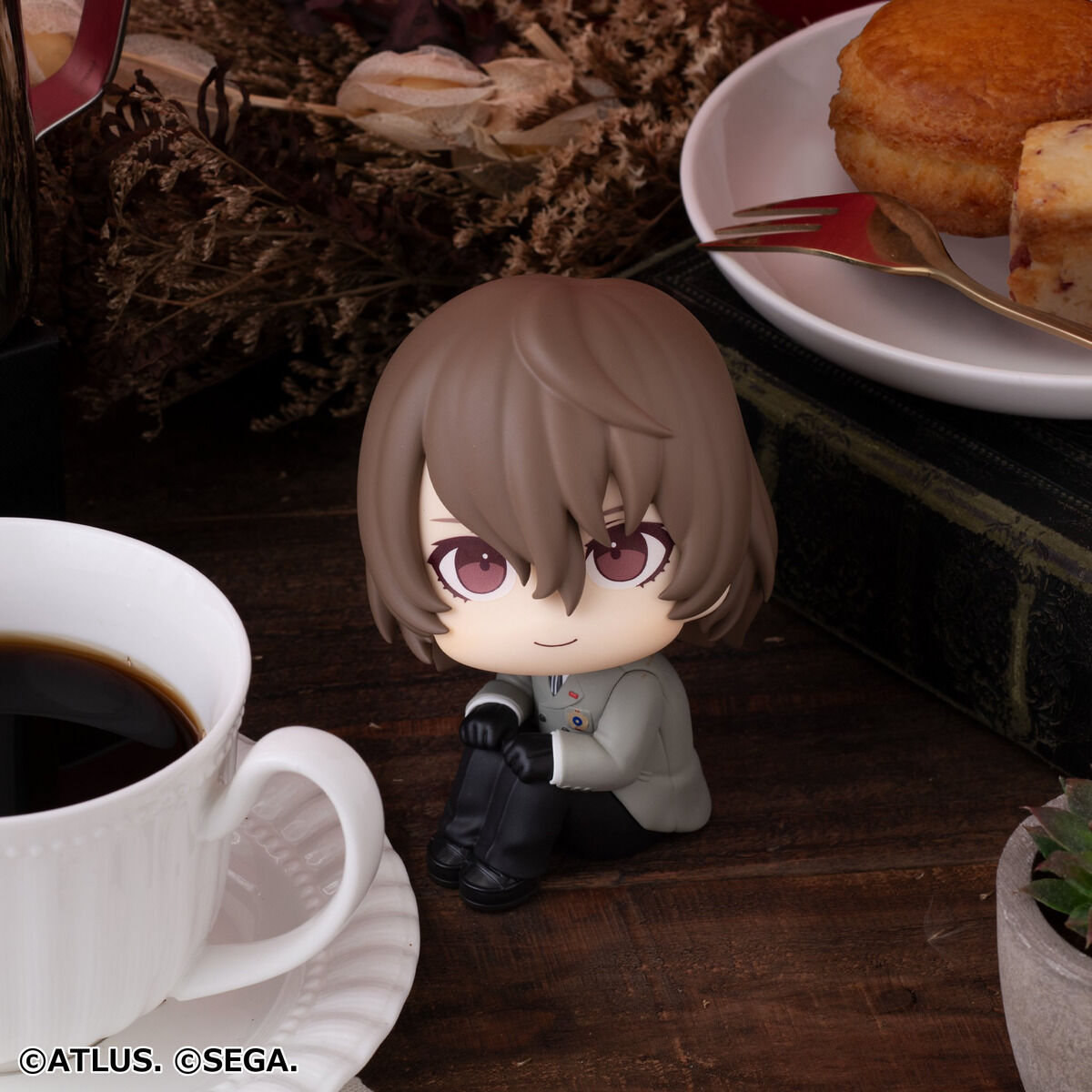 PRE-ORDER MegaHouse - Look Up - Persona 5 Royal - Goro Akechi and Kasumi Yoshizawa Set [EXCLUSIVE]