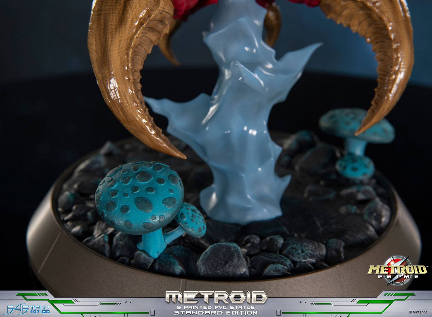 SPECIAL ORDER First 4 Figures - Metroid Prime Glow-in-the-Dark Soft Vinyl Figure - Metroid [JP]