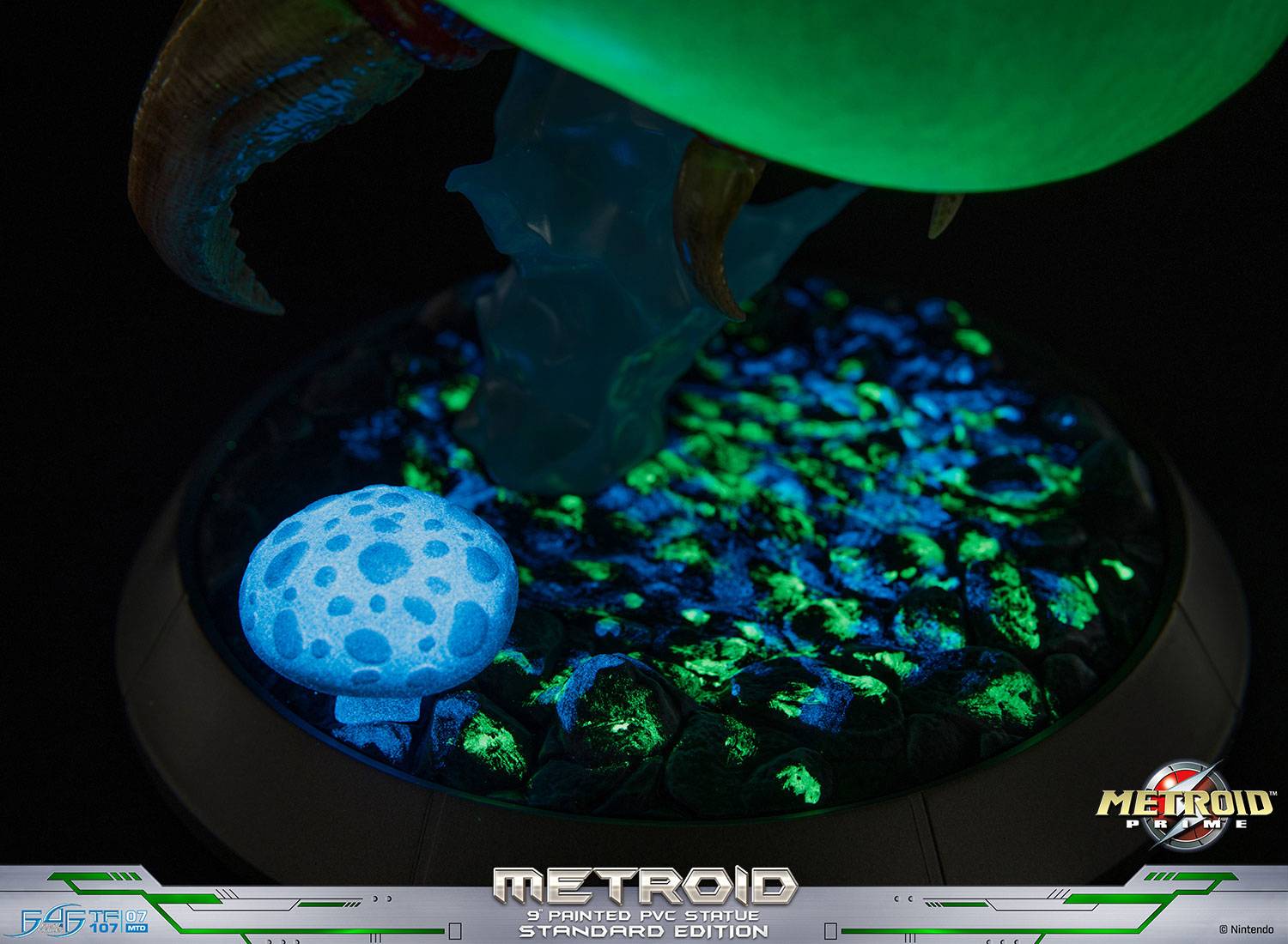 SPECIAL ORDER First 4 Figures - Metroid Prime Glow-in-the-Dark Soft Vinyl Figure - Metroid [JP]