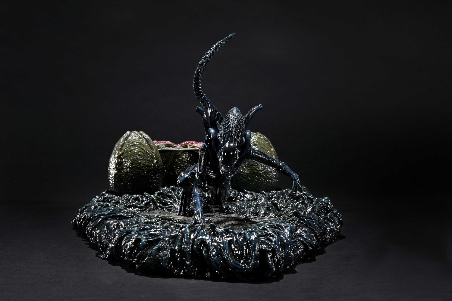 PRE-ORDER Prime 1 Studio - Ultimate Diorama Masterline - Aliens - Warrior Xenomorph for Queen Alien