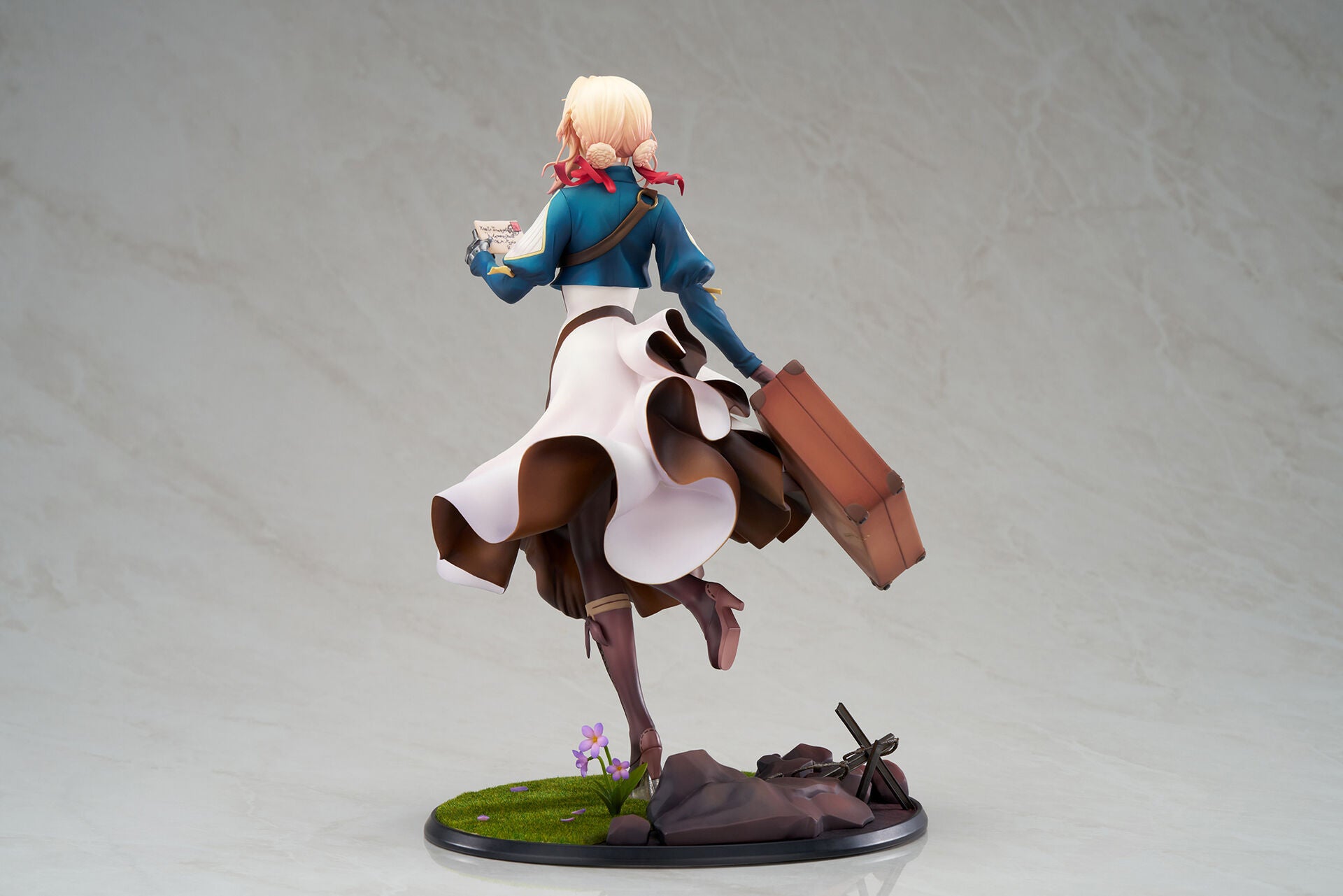 PRE-ORDER APEX TOYS - Violet Evergarden - Violet Evergarden: Auto Memory Doll Ver. 1/7