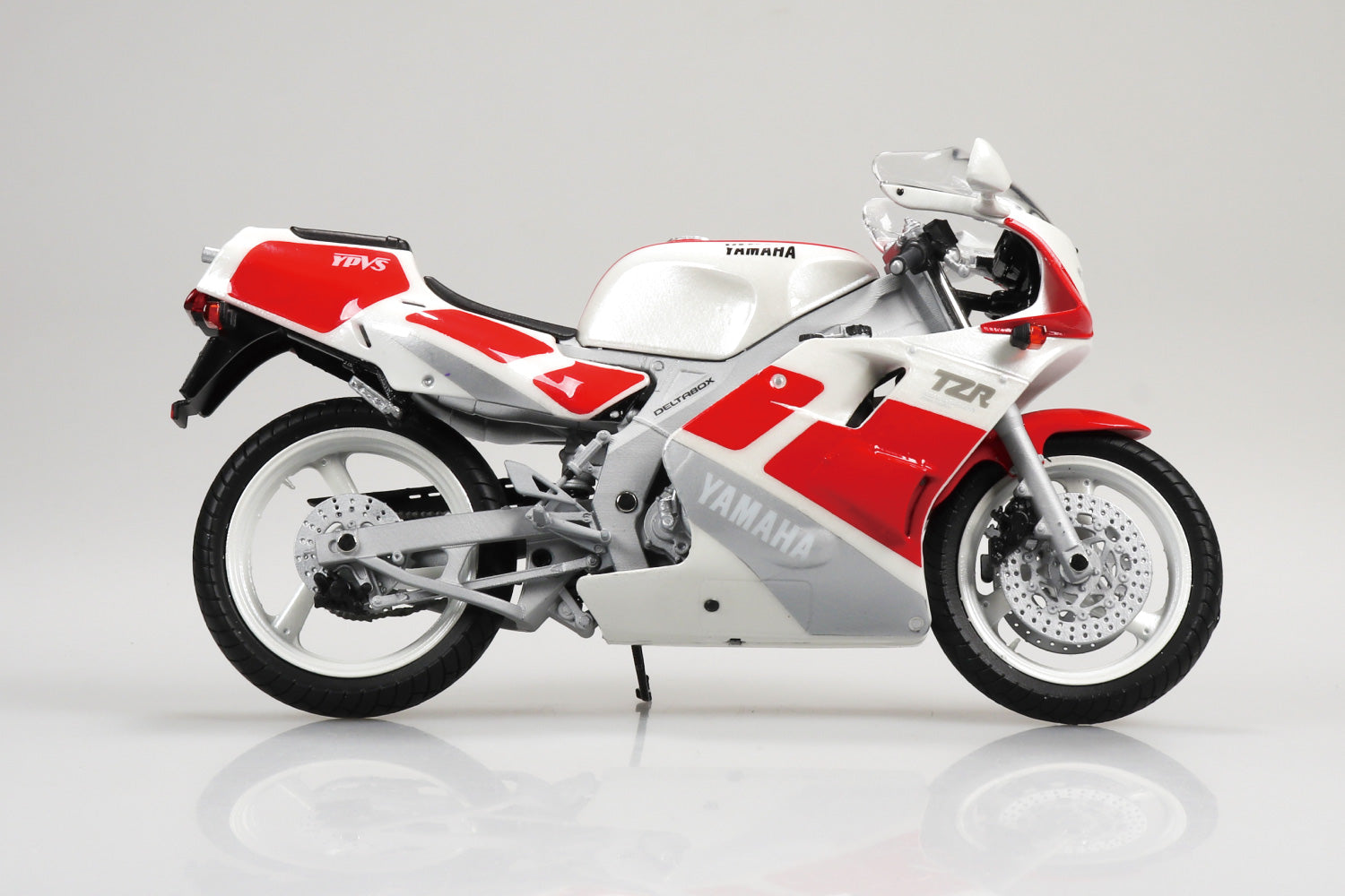 SPECIAL ORDER Skynet - Complete Motorcycle Model - Yamaha TZR250 '89 - Silky White / Fine Red 1/12 [JP]