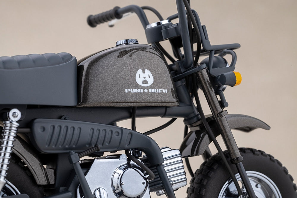 SPECIAL ORDER Kotobukiya - Megami Device - PUNI☆MOFU - Lang 1/1: with Honda Z50J Gorilla 1/12 [EXCLUSIVE]