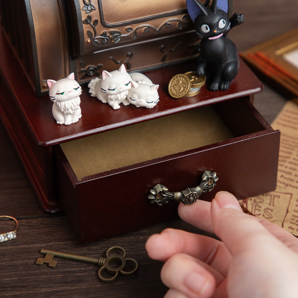BACK ORDER Benelic - Kiki's Delivery Service Music Box: Jiji's Shop [JP]