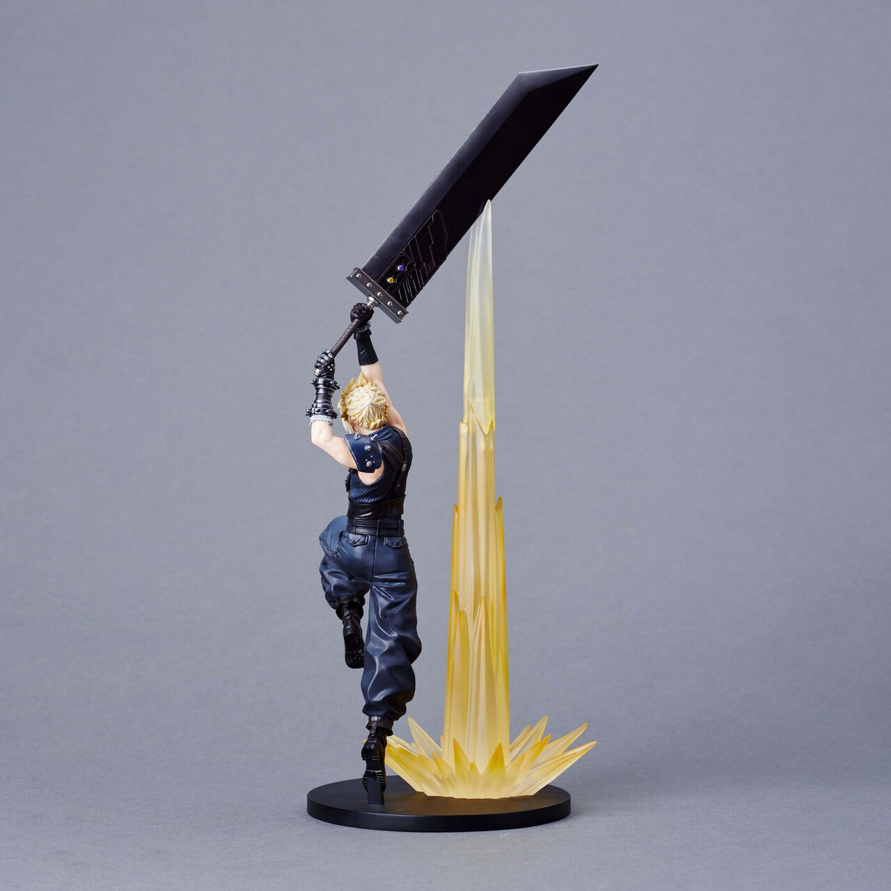 PRE-ORDER Square Enix - FINAL FANTASY VII REBIRTH Statuette - Cloud Strife [INTL]