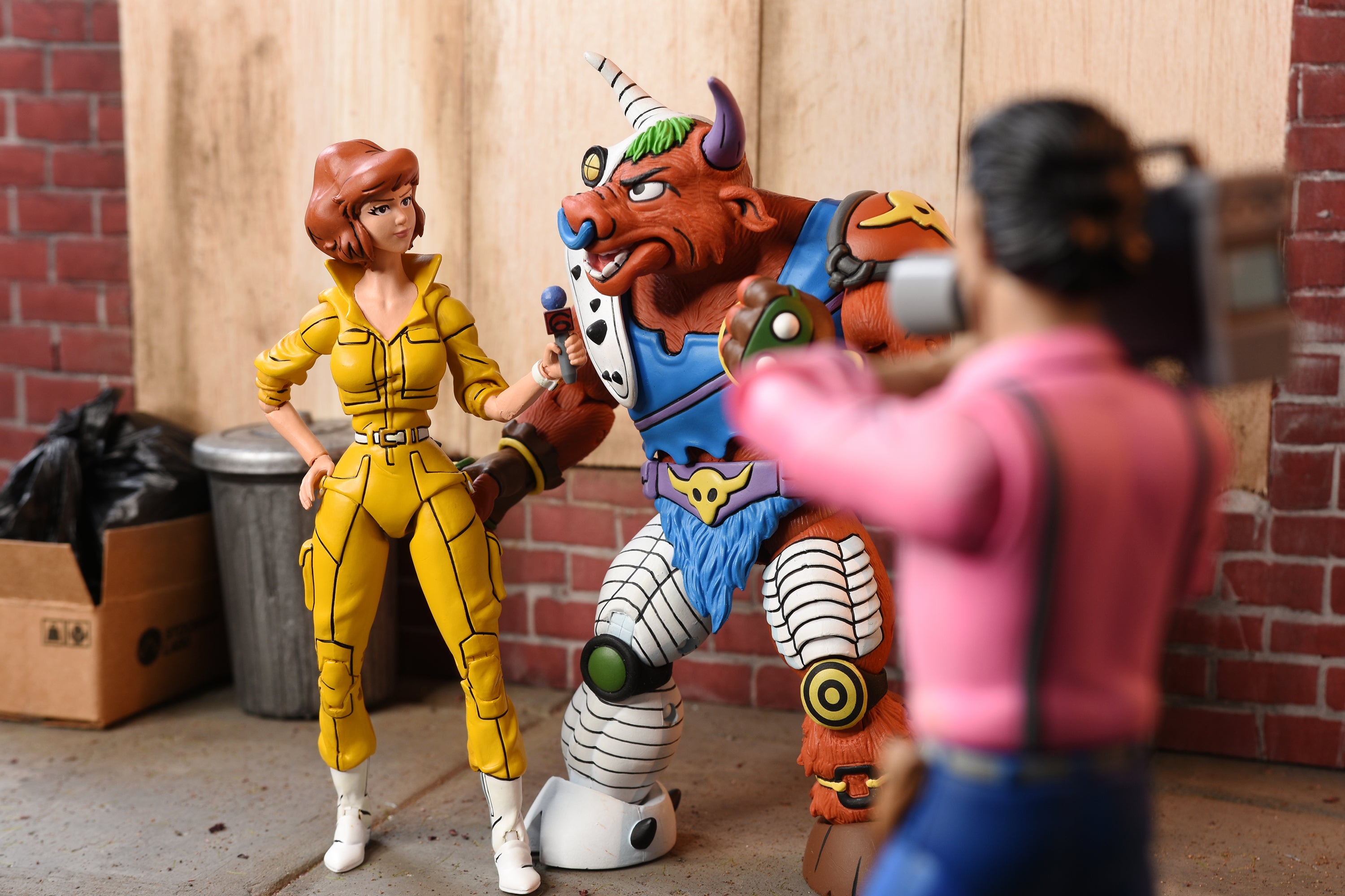 PRE-ORDER NECA - 7-inch Action Figure - TMNT Cartoon - Ultimate April O'Neil