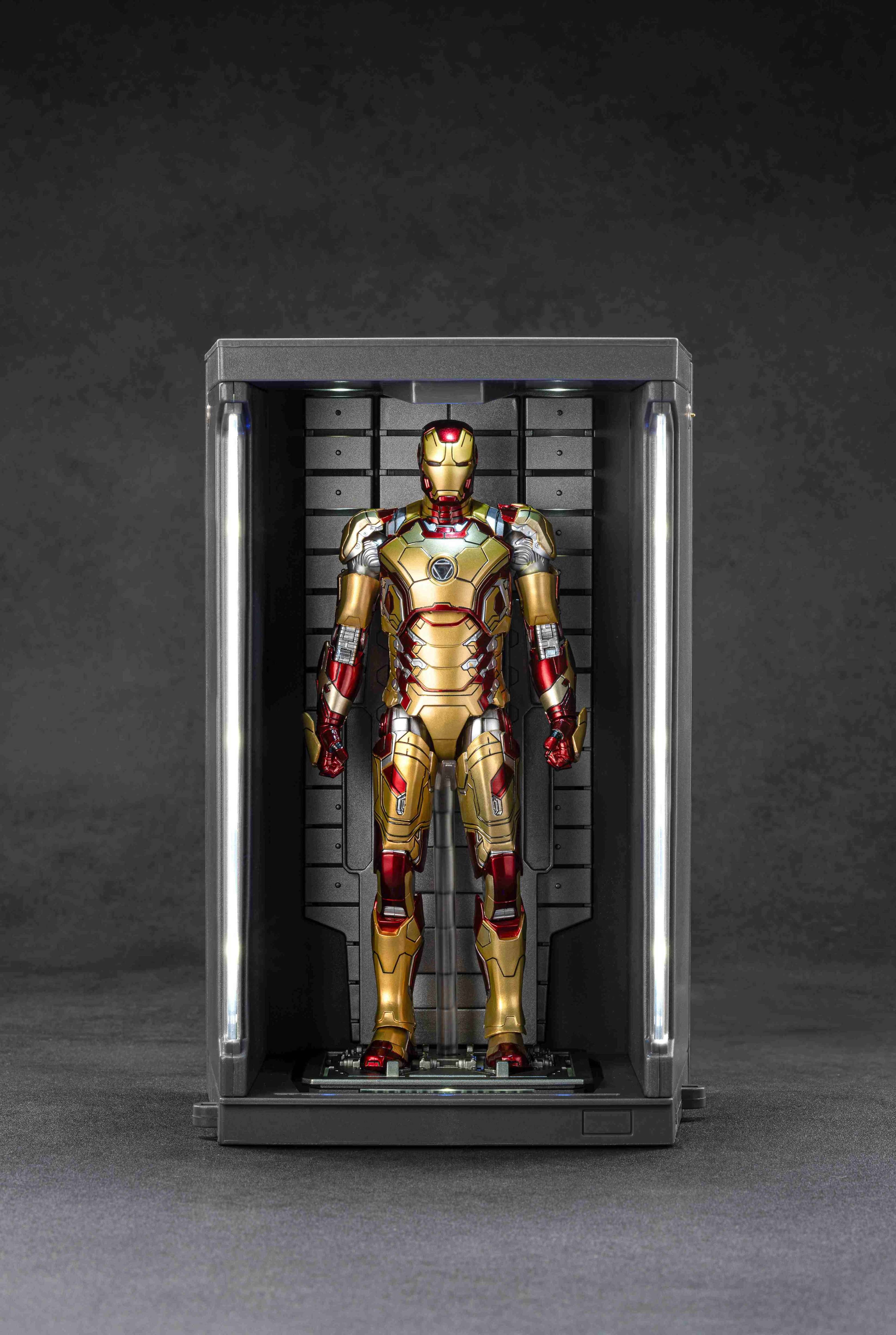 SPECIAL ORDER ZD Toys - 7 Inch Series - Iron Man 3 - MK42 + Hall of Armor w/ Hologram Effect [JP]