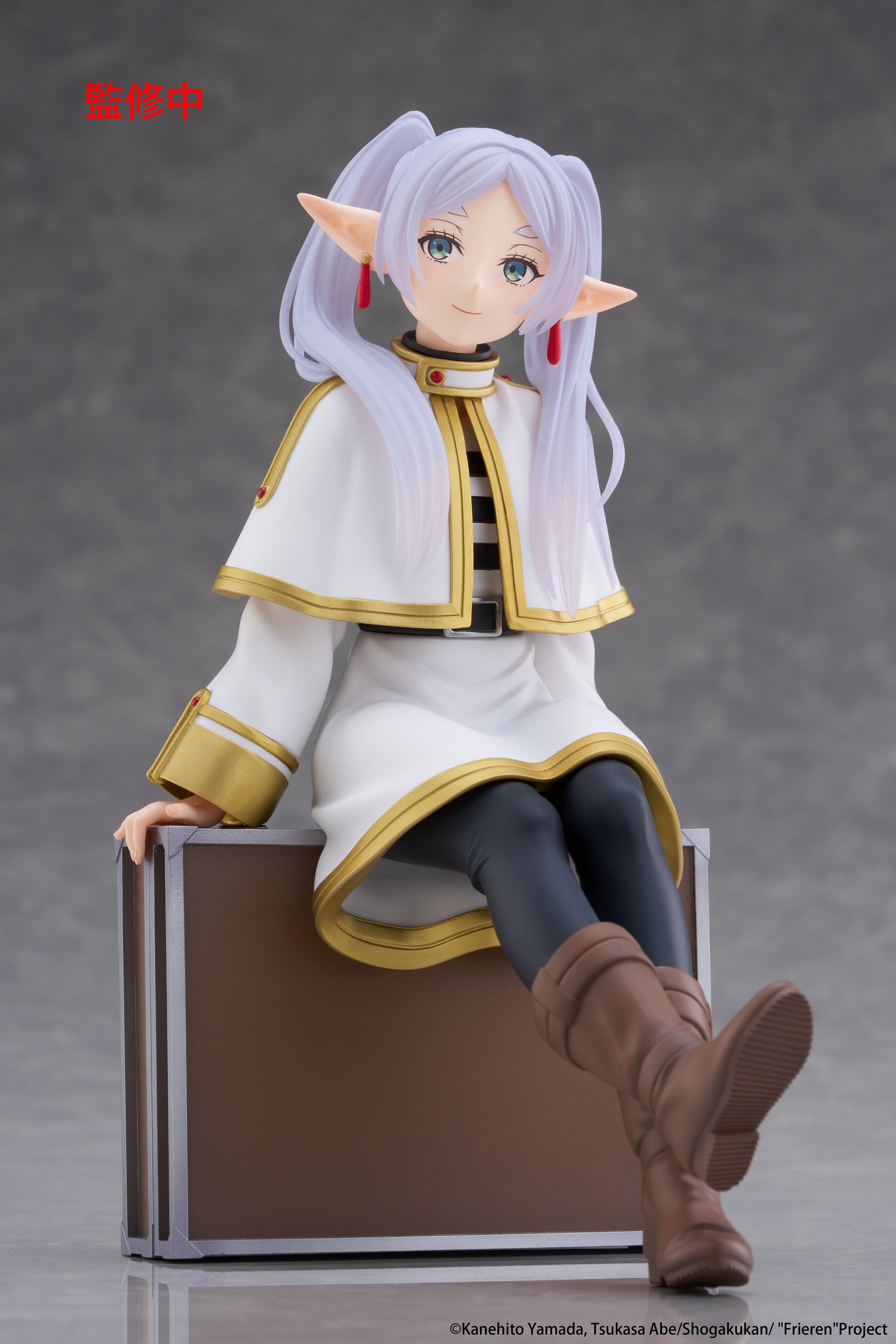 PRE-ORDER TAITO - Frieren: Beyond Journey's End Desktop Cute Figure - Frieren: Trunk Case Ver.