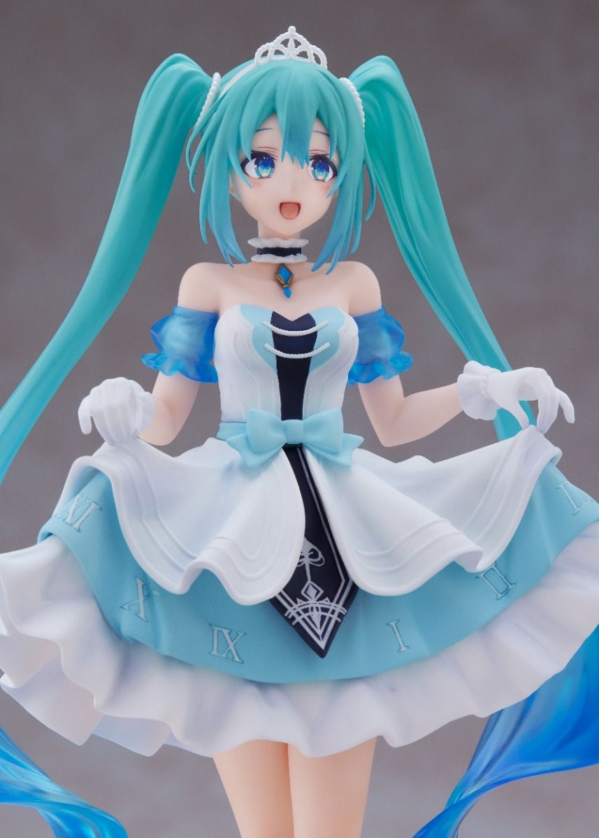 PRE-ORDER Taito - Hatsune Miku Wonderland Figure - Cinderella [June 2025 Release]