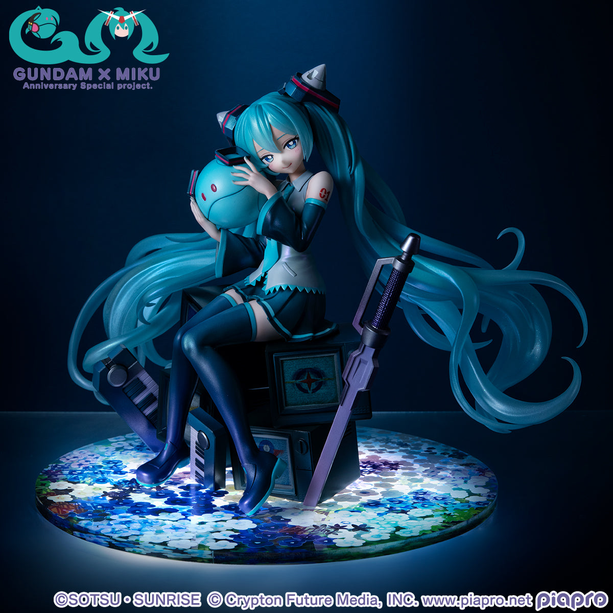 PRE-ORDER MegaHouse - Lucrea - Mobile Suit Gundam 45th Anniversary x Hatsune Miku - Hatsune Miku x OO Gundam [EXCLUSIVE]