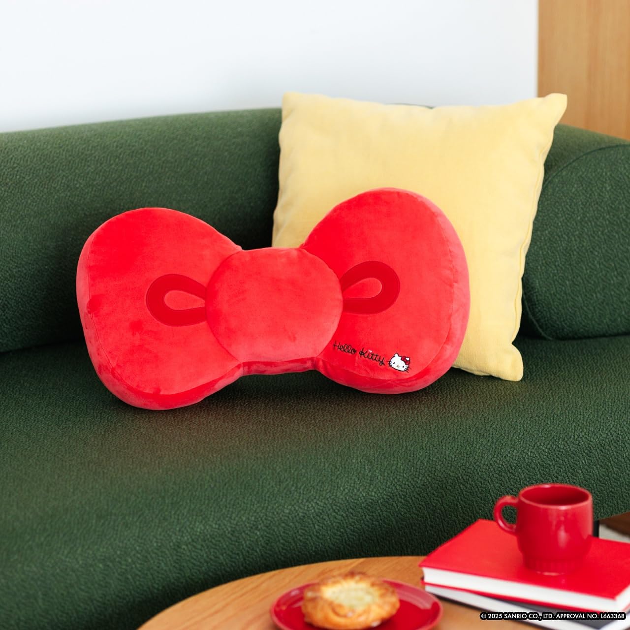 BACK-ORDER Takarajimasha - Hello Kitty Fluffy Ribbon Cushion Book