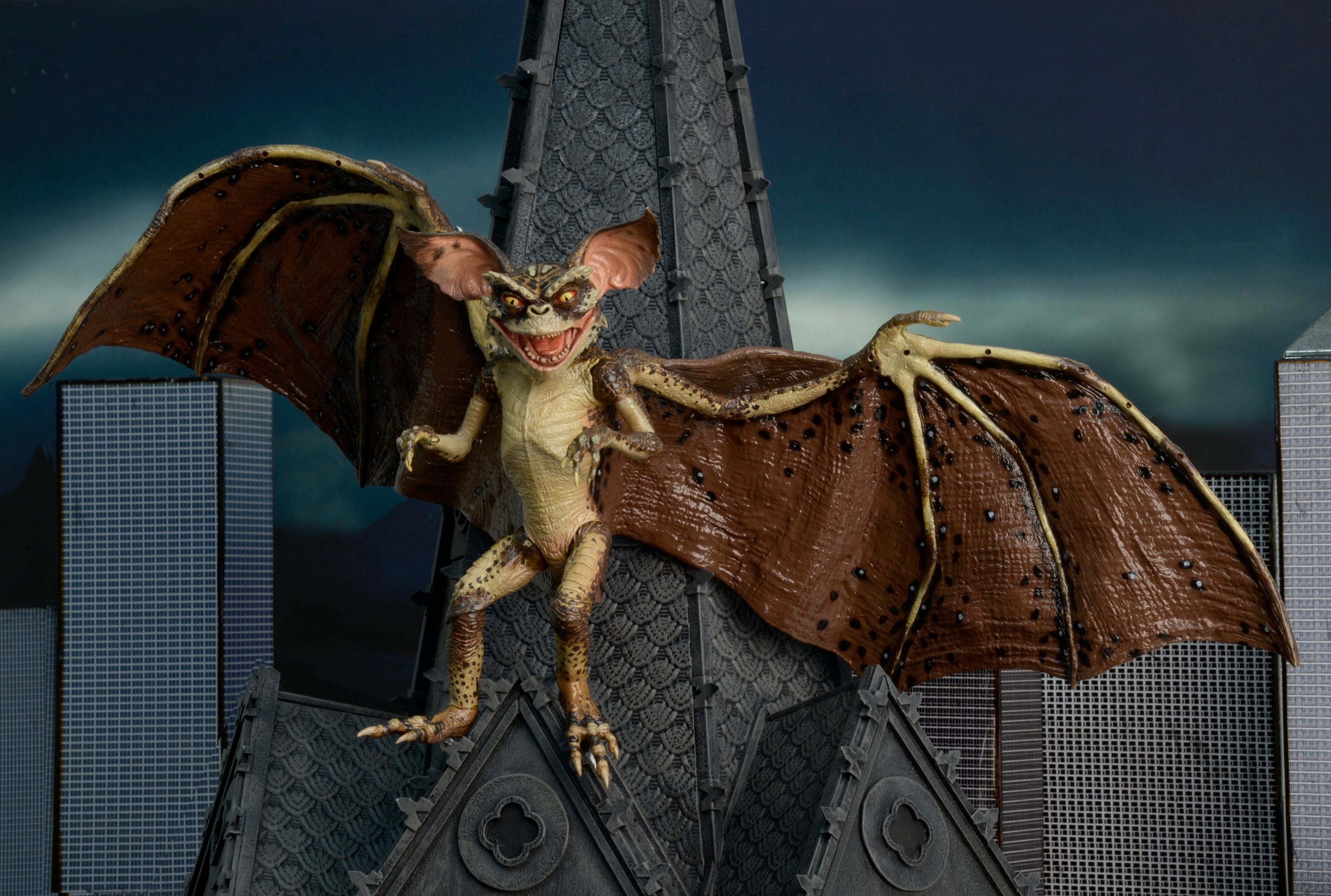 PRE-ORDER Deluxe Boxed Action Figure - Gremlins 2 - Bat Gremlin
