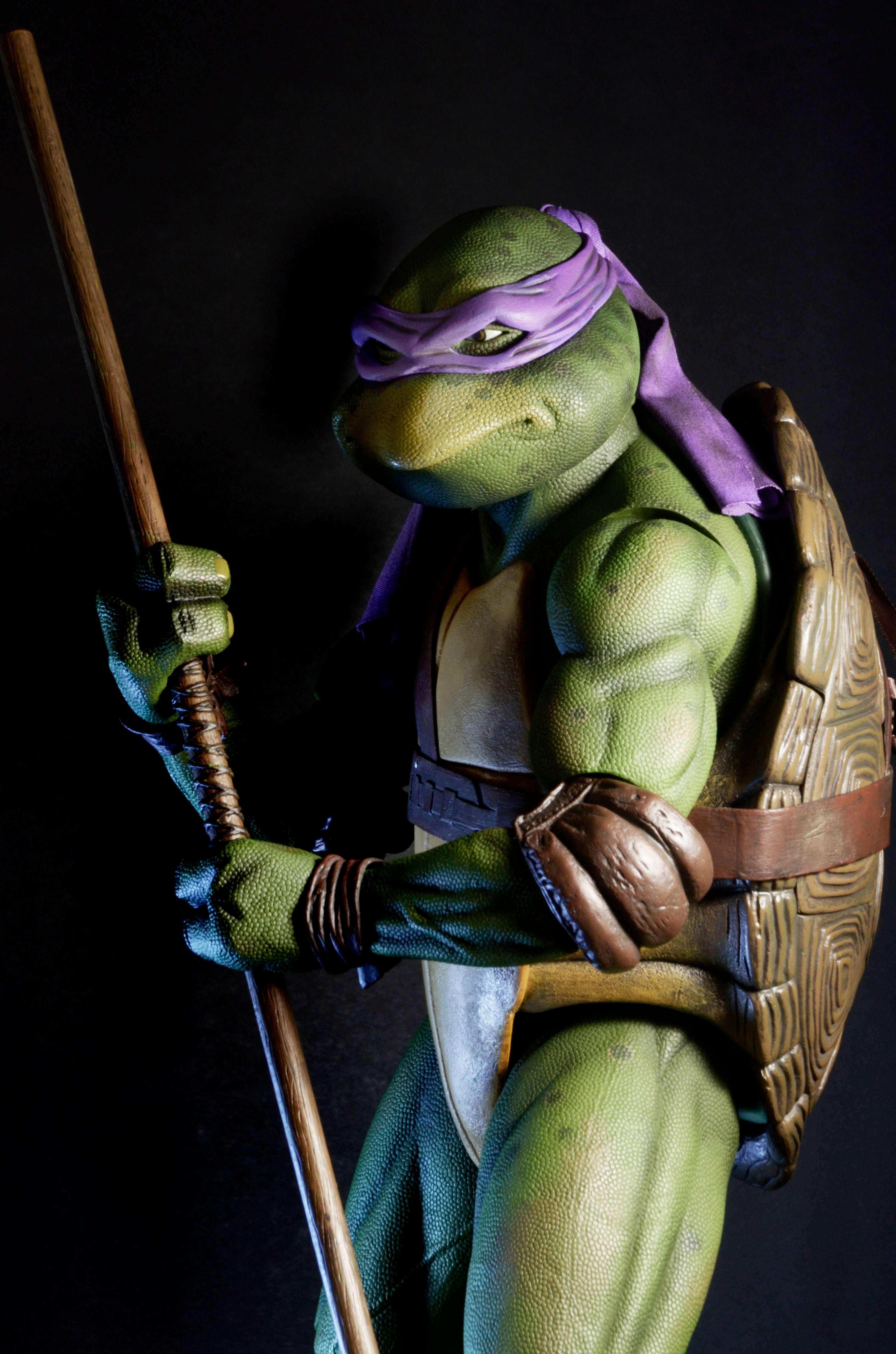 PRE-ORDER NECA - 16.5-inch Action Figure - TMNT(1990 Movie) – Donatello 1/4 [July 2024 Release]