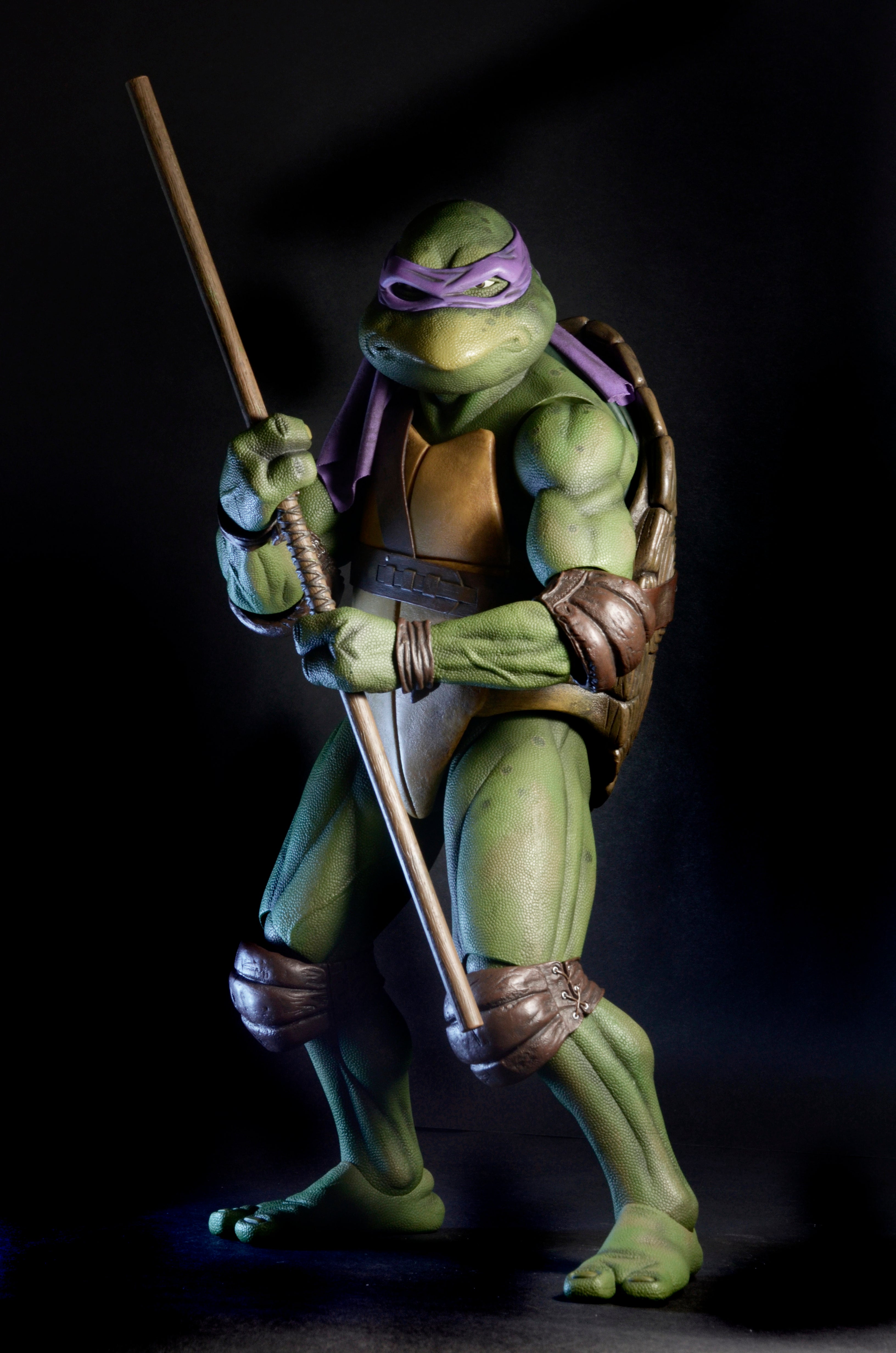 PRE-ORDER NECA - 16.5-inch Action Figure - TMNT(1990 Movie) – Donatello 1/4 [July 2024 Release]