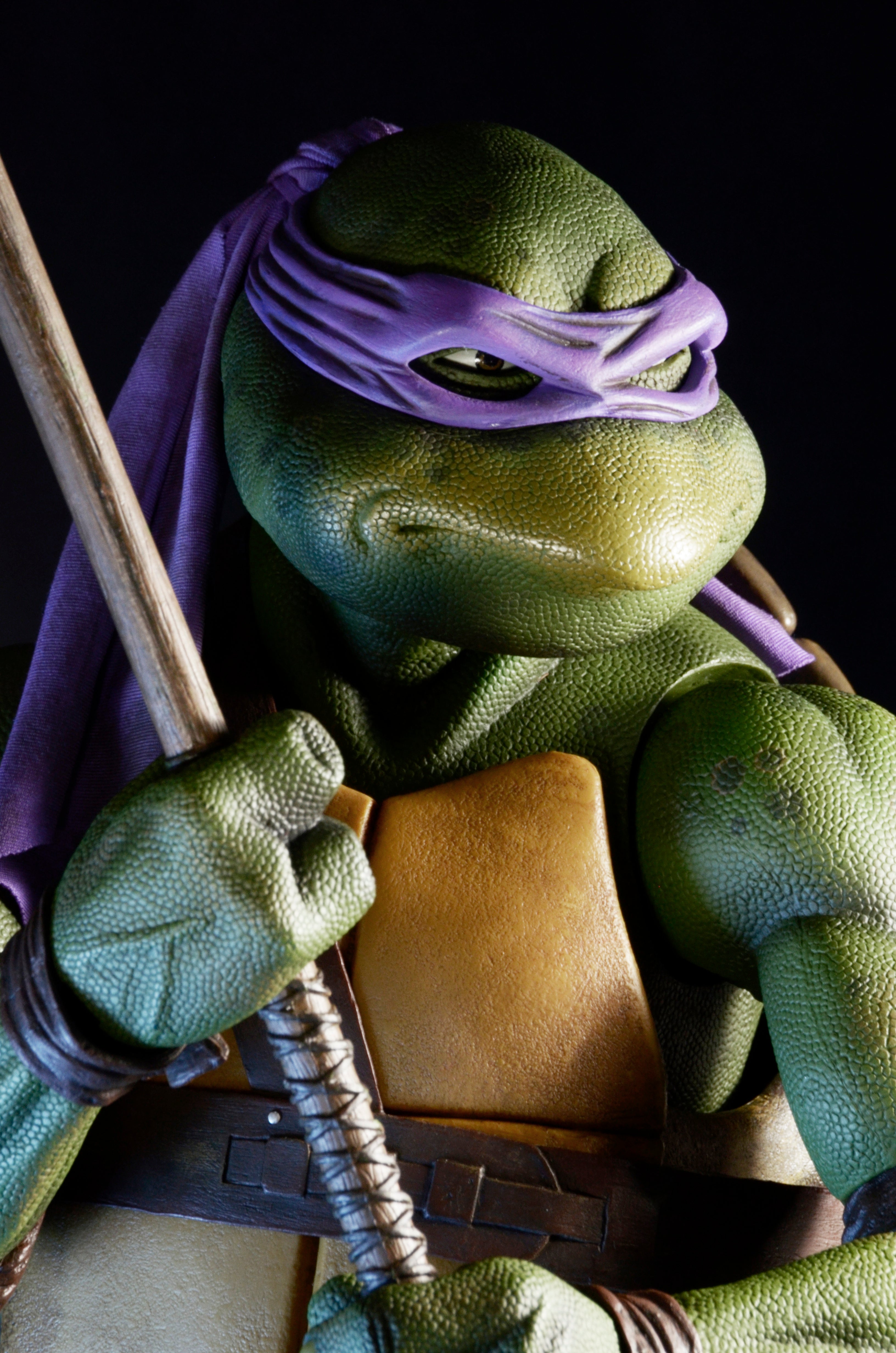 PRE-ORDER NECA - 16.5-inch Action Figure - TMNT(1990 Movie) – Donatello 1/4 [July 2024 Release]
