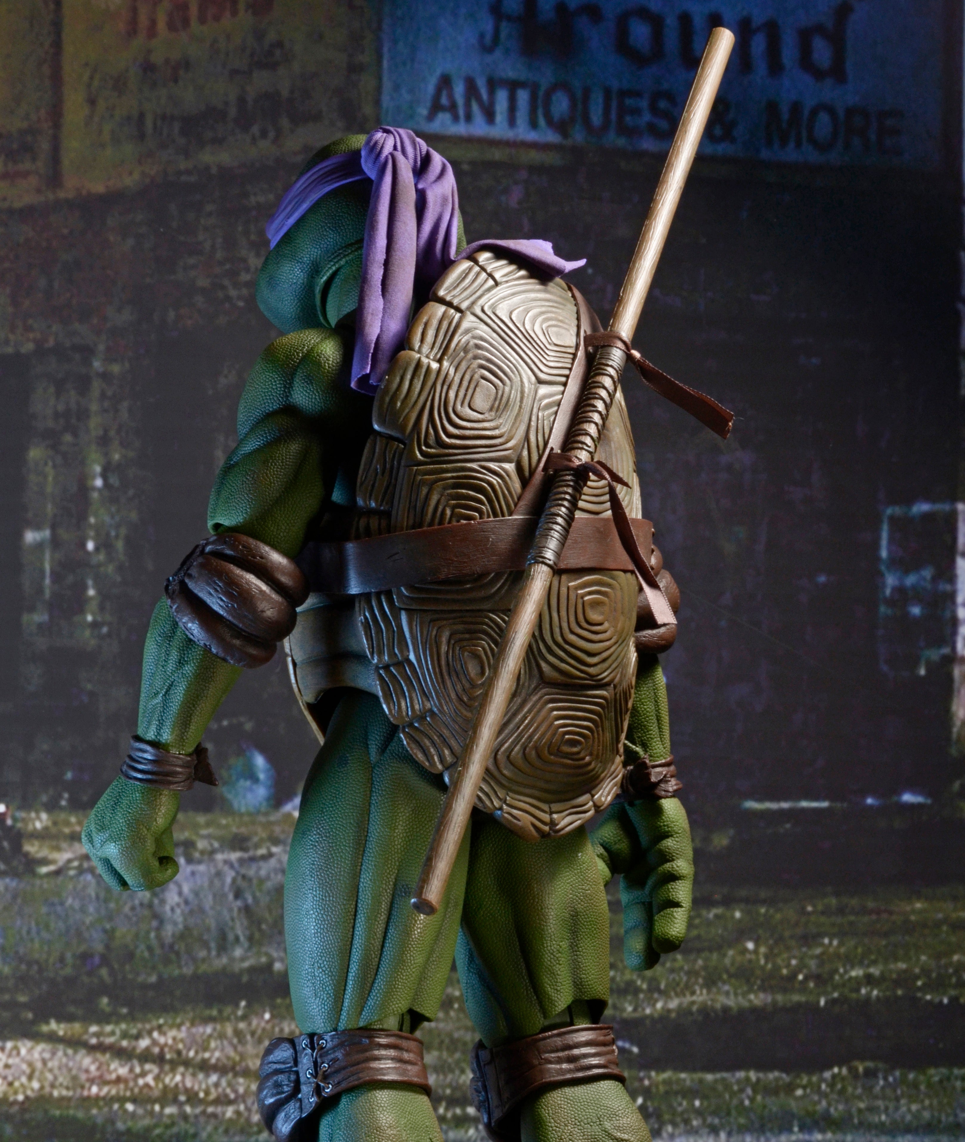 PRE-ORDER NECA - 16.5-inch Action Figure - TMNT(1990 Movie) – Donatello 1/4 [July 2024 Release]