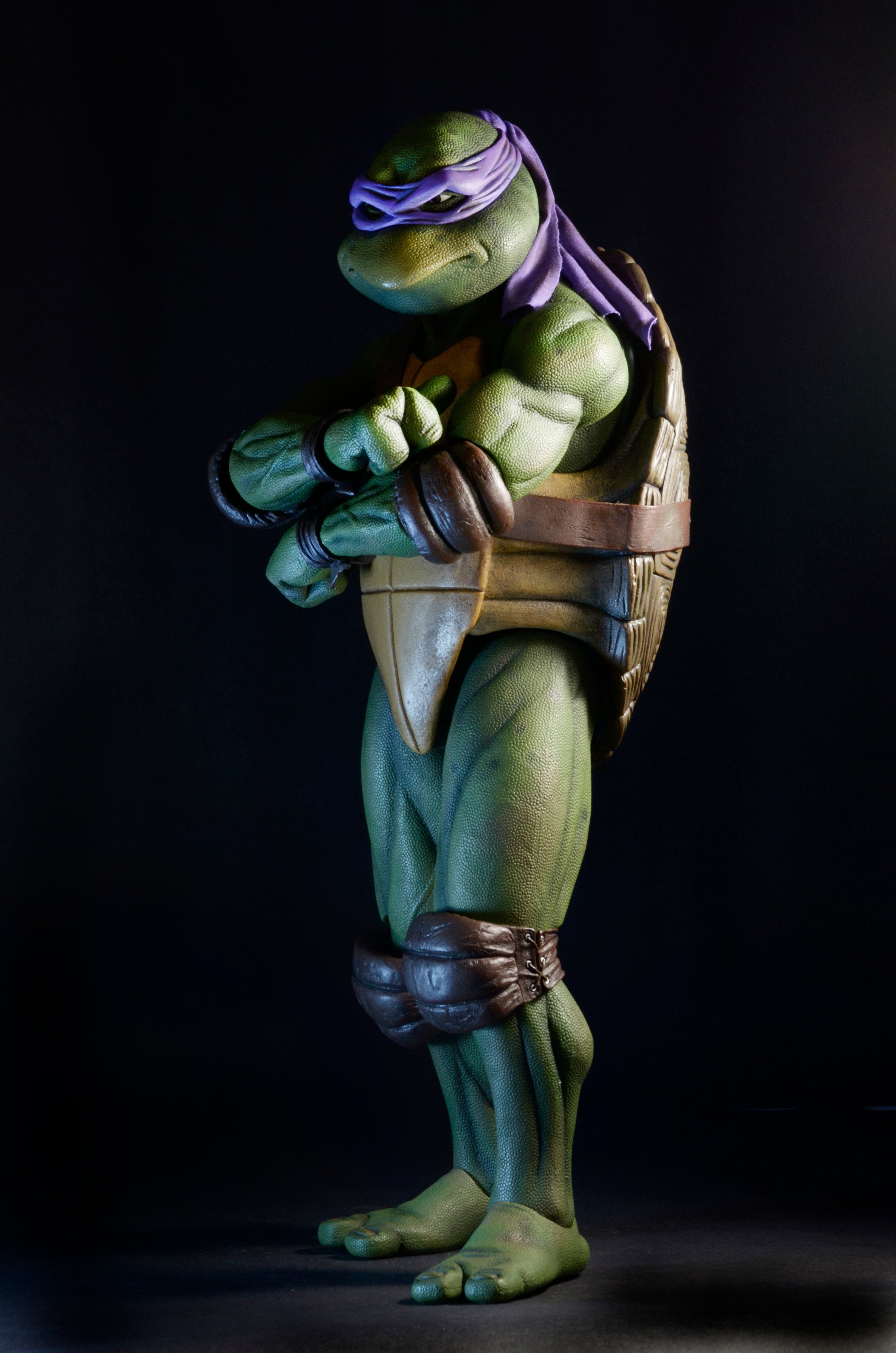 PRE-ORDER NECA - 16.5-inch Action Figure - TMNT(1990 Movie) – Donatello 1/4 [July 2024 Release]