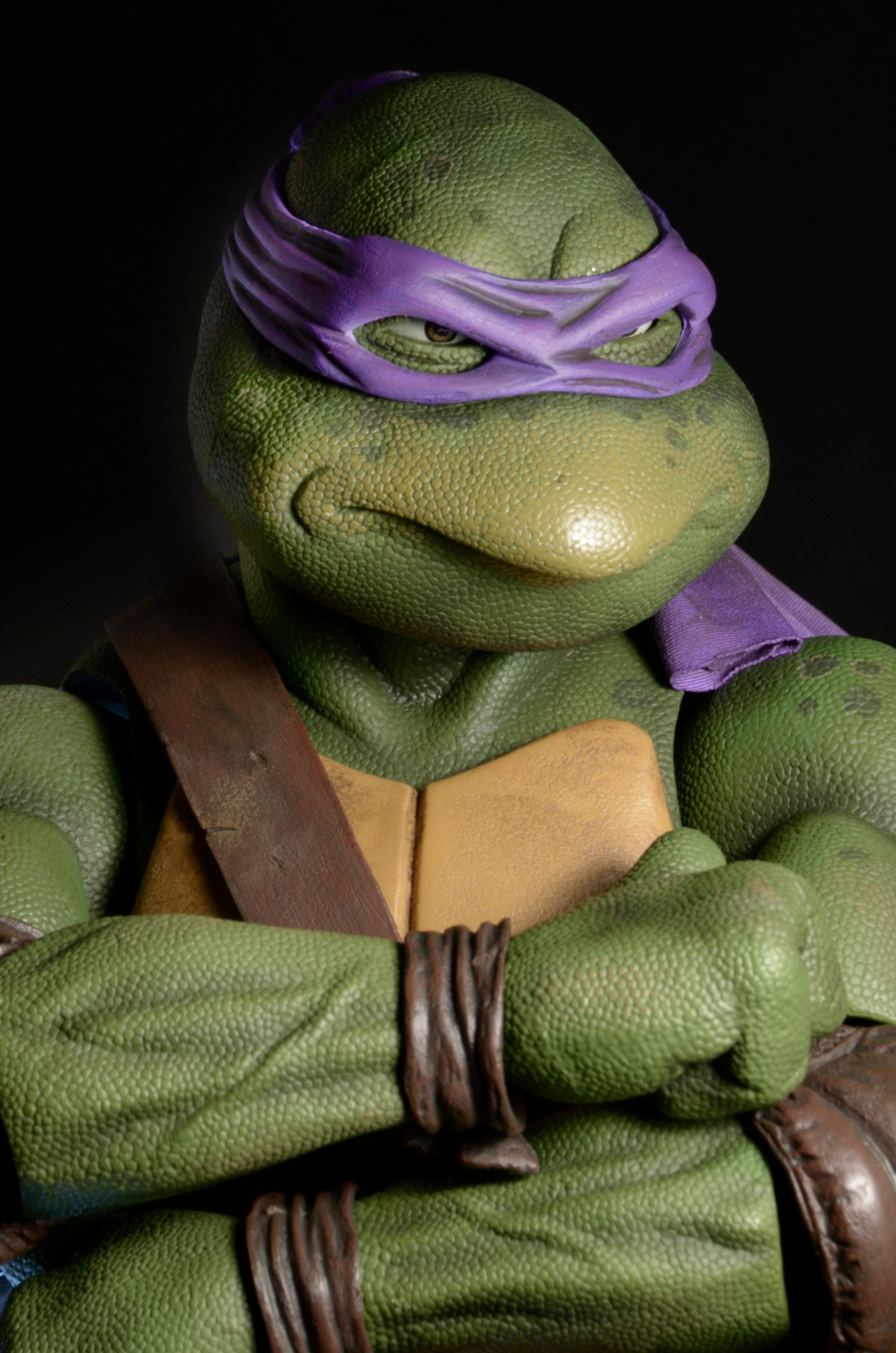 PRE-ORDER NECA - 16.5-inch Action Figure - TMNT(1990 Movie) – Donatello 1/4 [July 2024 Release]