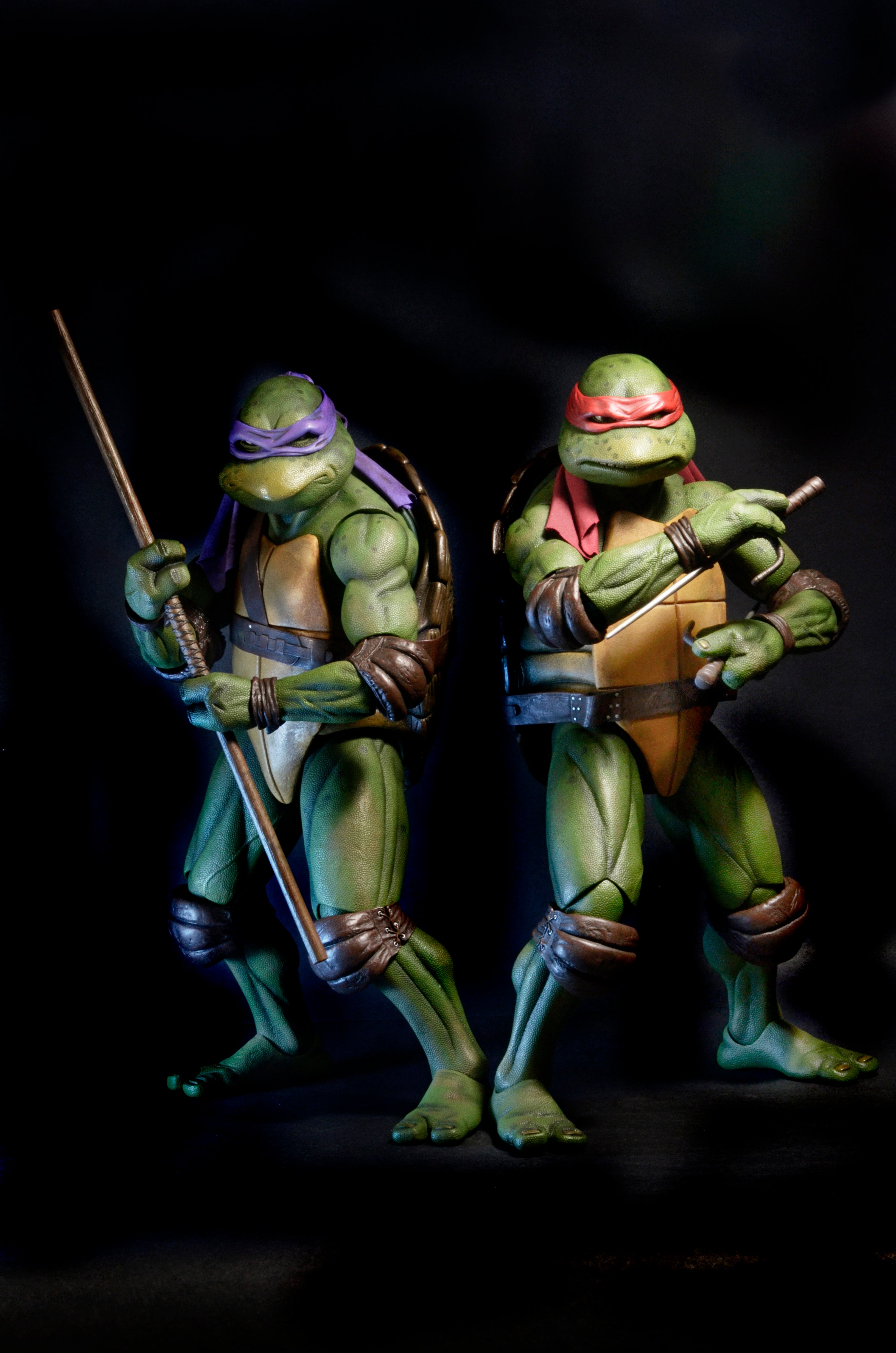 PRE-ORDER NECA - 16.5-inch Action Figure - TMNT(1990 Movie) – Donatello 1/4 [July 2024 Release]