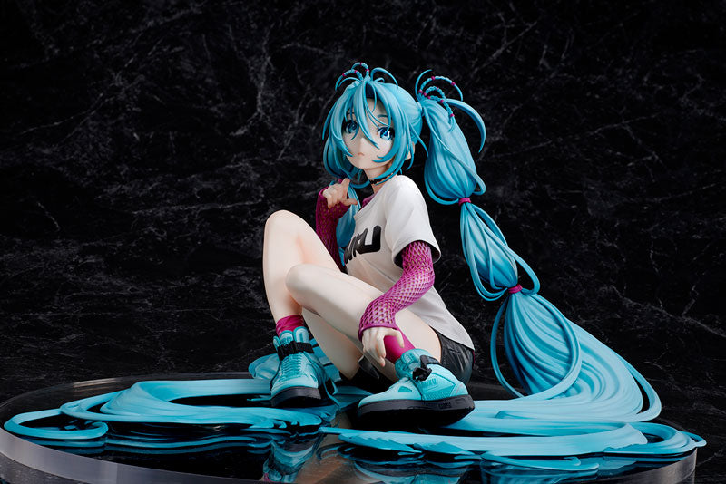 PRE-ORDER Stronger - Hatsune Miku x Mai Yoneyama The Latest Street Style - Cute: Limited Edition 1/4