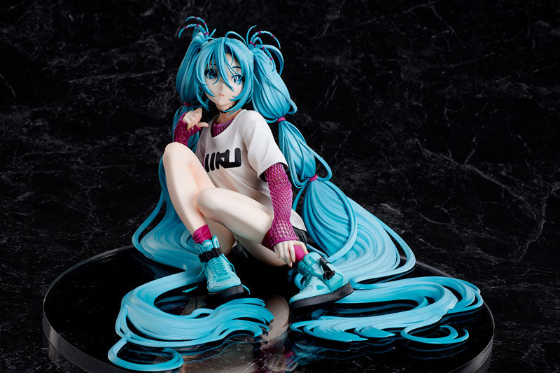PRE-ORDER Stronger - Hatsune Miku x Mai Yoneyama The Latest Street Style - Cute: Limited Edition 1/4