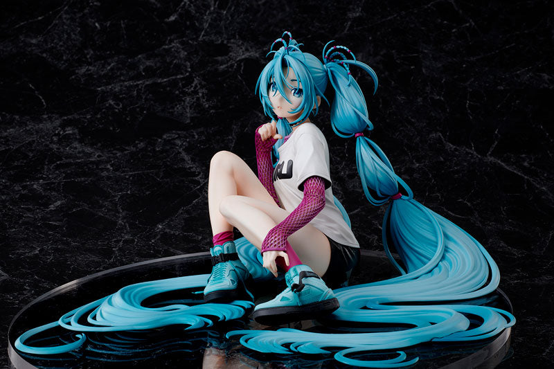 PRE-ORDER Stronger - Hatsune Miku x Mai Yoneyama The Latest Street Style - Cute: Limited Edition 1/4