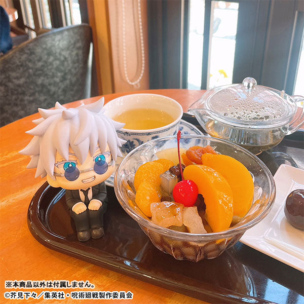 IN-STOCK MegaHouse - Look Up - Jujutsu Kaisen - Satoru Gojo: Suit Ver.