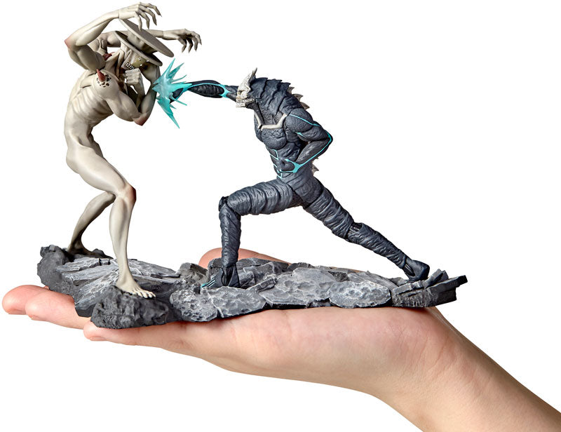 PRE-ORDER Kaiyodo - Kaiju No. 8 - Kaiju No. 8 vs Kaiju No. 9 1/18