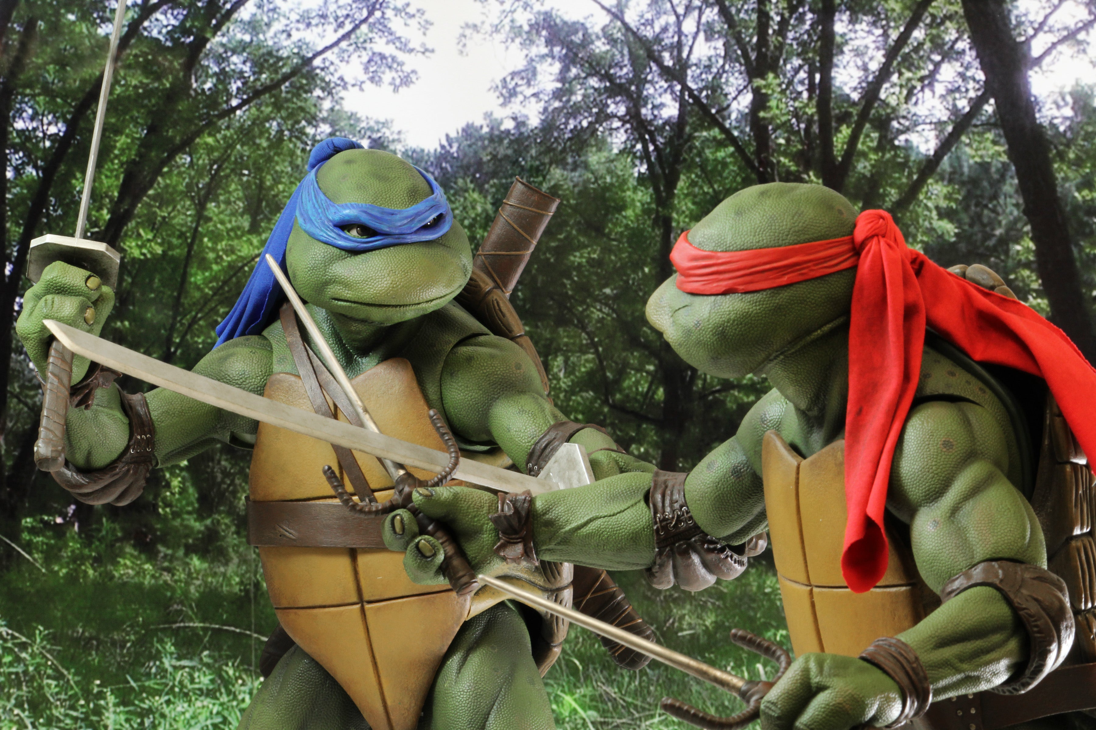 PRE-ORDER NECA - 16.5-inch Action Figure - TMNT(1990 Movie) – Leonardo 1/4 [July 2024 Release]