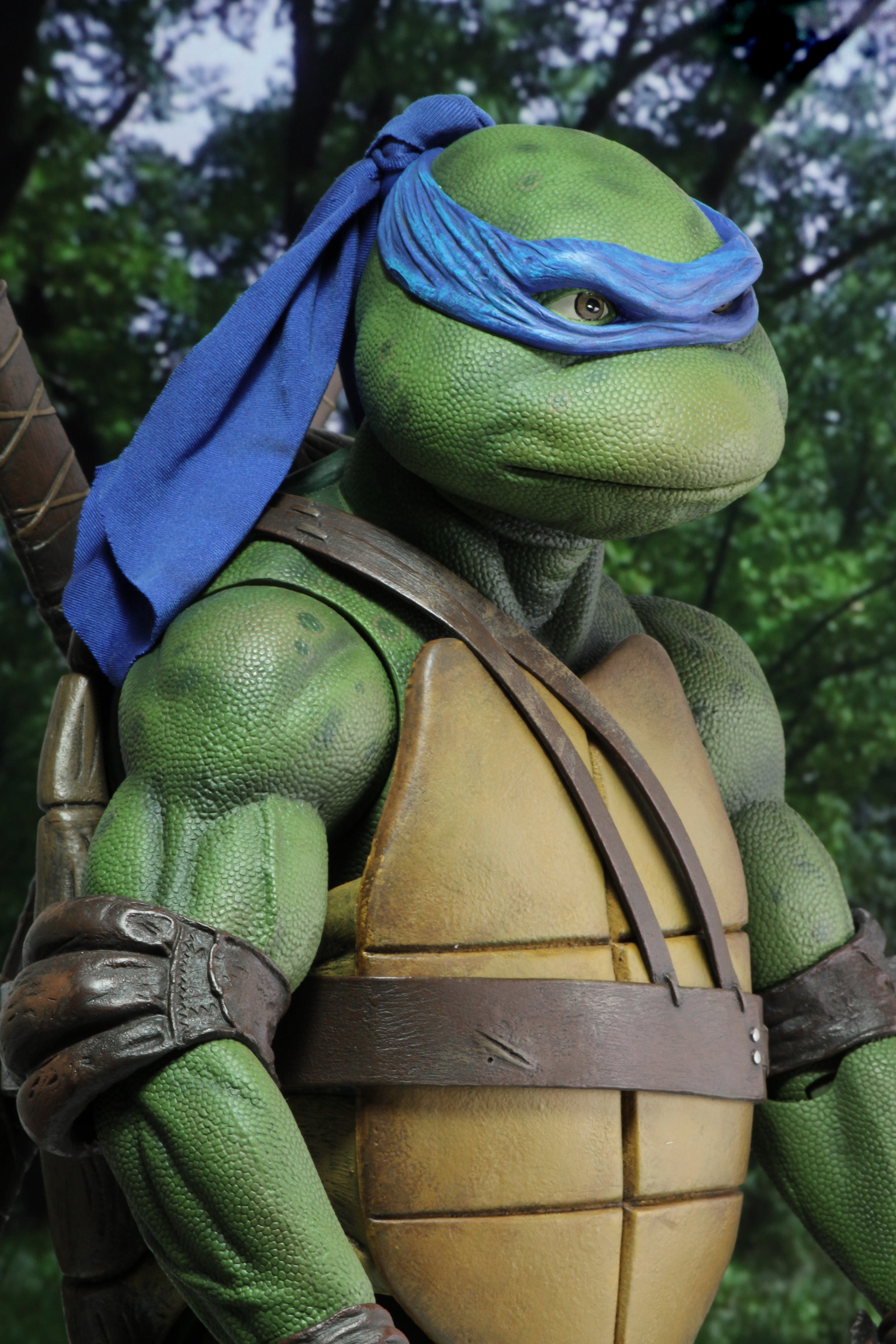 PRE-ORDER NECA - 16.5-inch Action Figure - TMNT(1990 Movie) – Leonardo 1/4 [July 2024 Release]