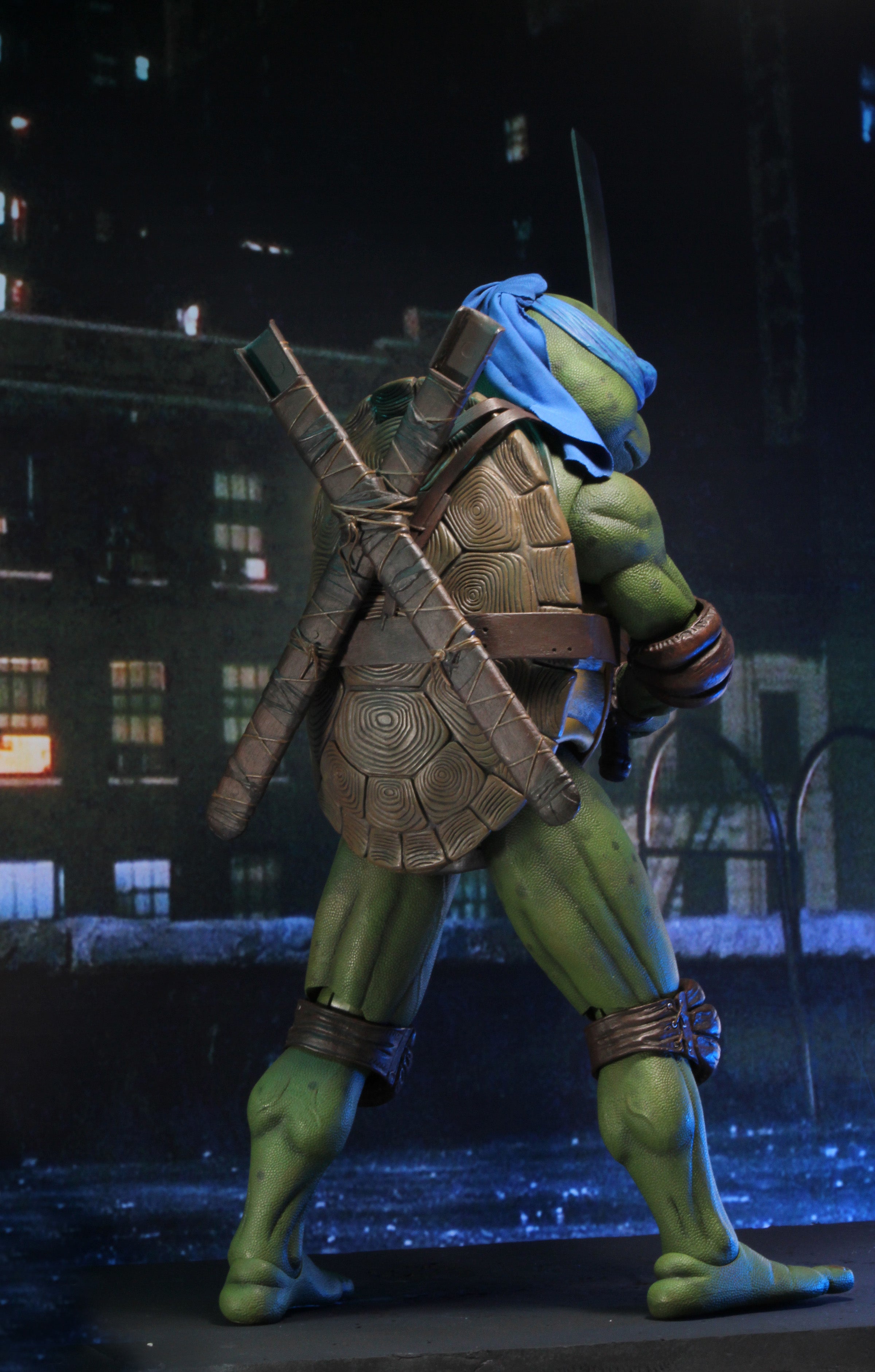 PRE-ORDER NECA - 16.5-inch Action Figure - TMNT(1990 Movie) – Leonardo 1/4 [July 2024 Release]